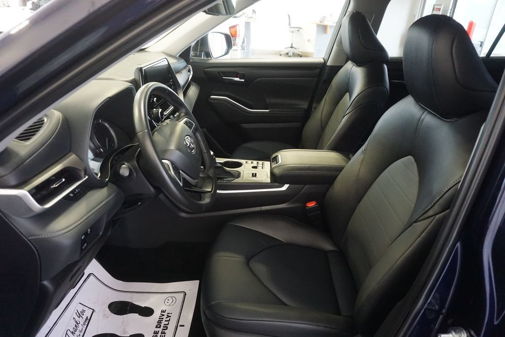 Certified 2025 Toyota Highlander XLE FWD image 21