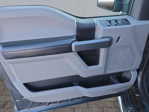 Used 2017 Ford F150 XLT w/ Trailer Tow Package image 10