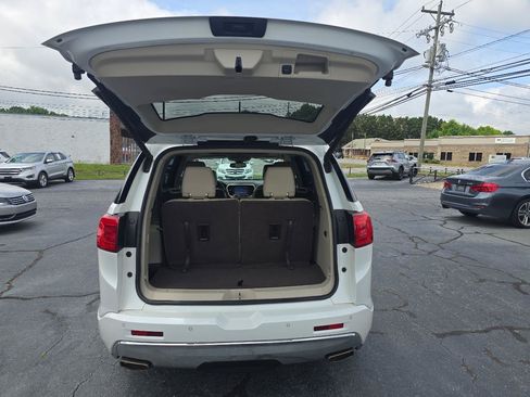 Used 2017 GMC Acadia Denali w/ Technology Package FWD image 17