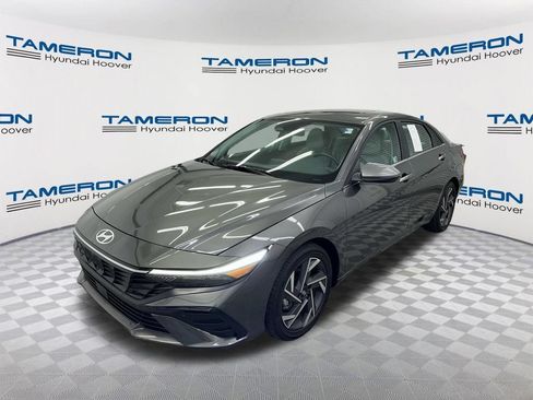 Used 2025 Hyundai Elantra Limited FWD image 1