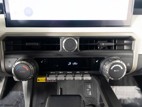 Used 2024 Toyota Tacoma TRD Off-Road w/ TRD Off Road Upgrade Package AWD/4WD image 20