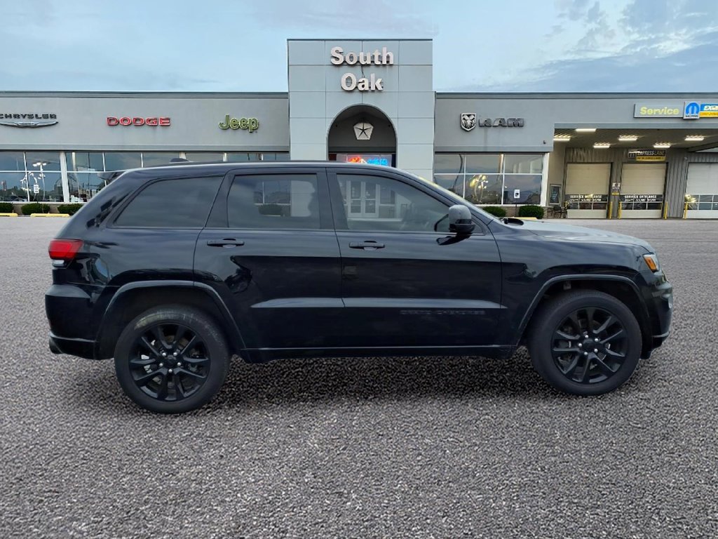 Used 2021 Jeep Grand Cherokee Laredo X AWD/4WD image 2