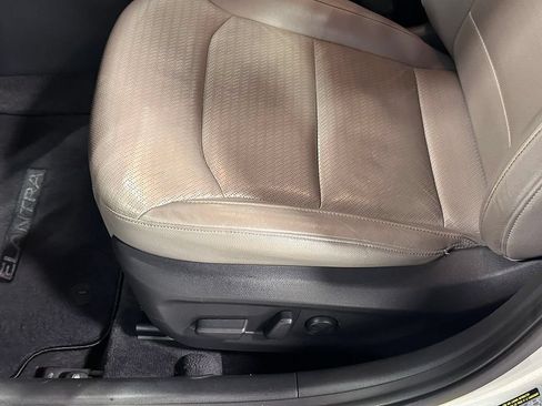 Used 2017 Hyundai Elantra Limited w/ Limited Tech Package 04 FWD image 21