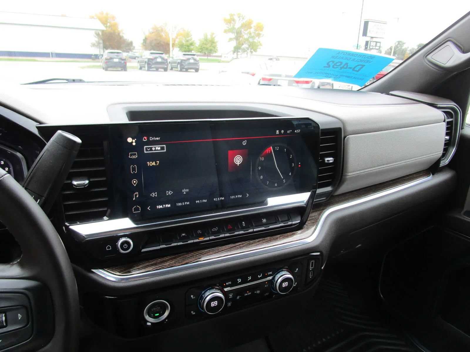 Used 2024 GMC Sierra 1500 SLE AWD/4WD image 12