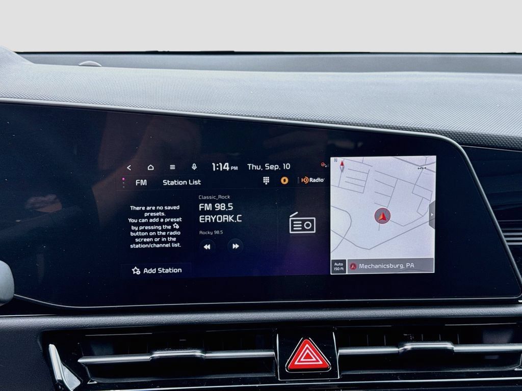 Certified 2023 Kia Niro EX Touring FWD image 18