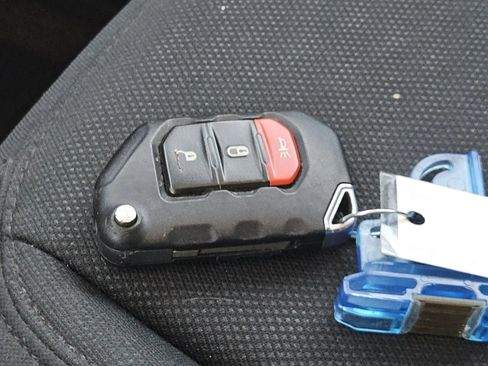 Used 2020 Jeep Wrangler Unlimited Sahara image 31