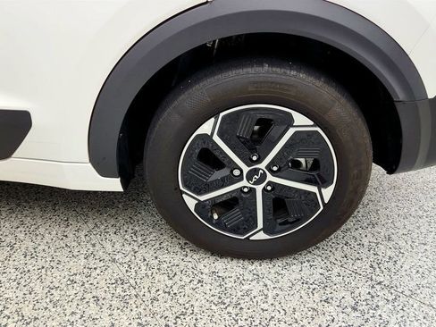 Used 2024 Kia Niro EX FWD image 9