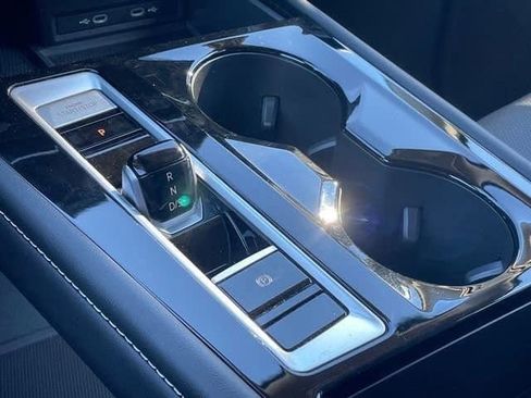 Used 2024 Volkswagen Atlas SE image 28