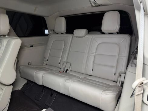 Used 2018 Lincoln Navigator Select AWD/4WD image 18
