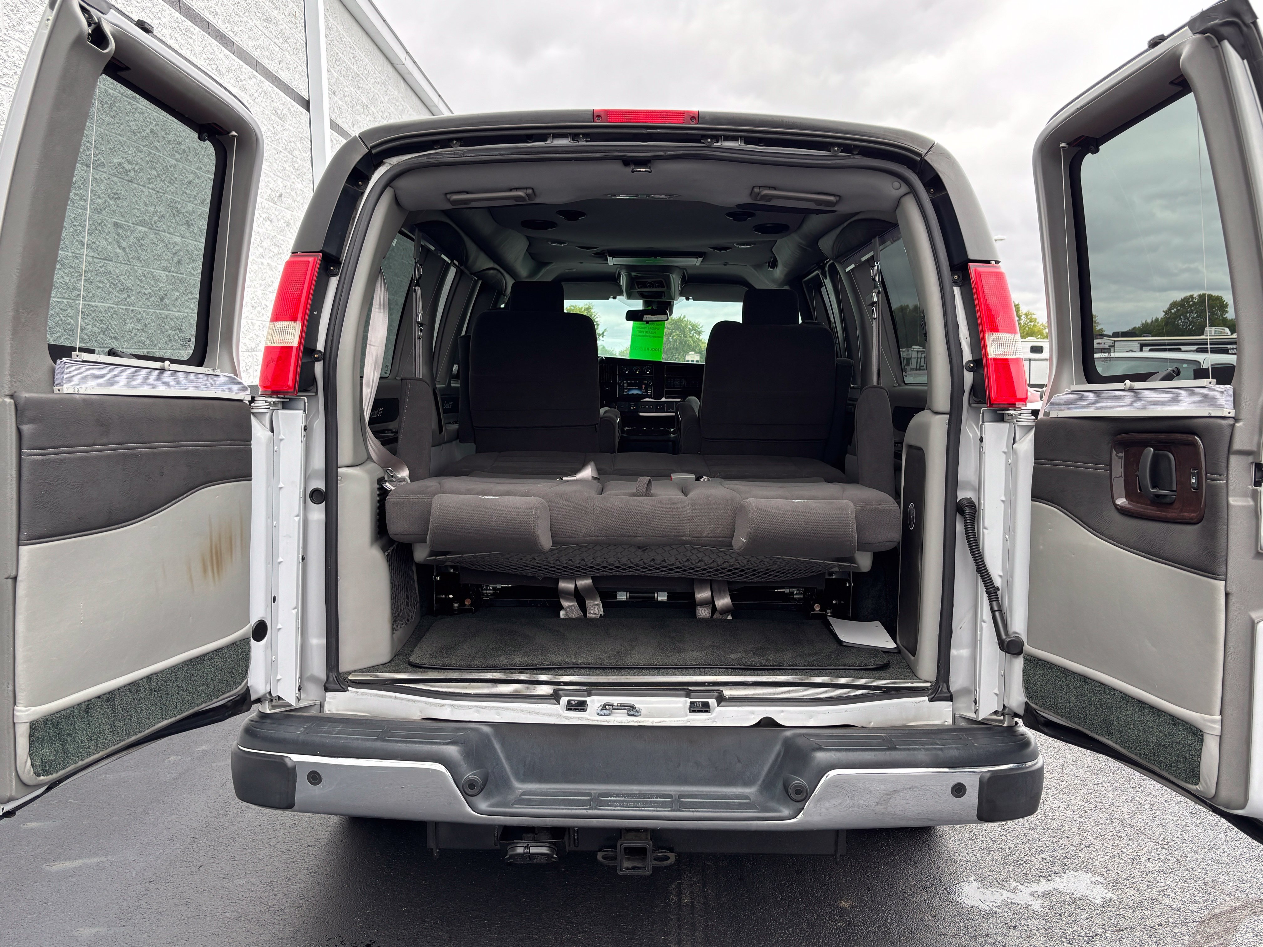 Used 2019 Chevrolet Express 2500 w/ Enhanced Convenience Package RWD image 13