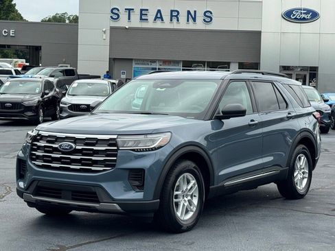New 2025 Ford Explorer Active image 2