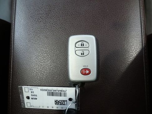 Used 2018 Toyota 4Runner Limited AWD/4WD image 29