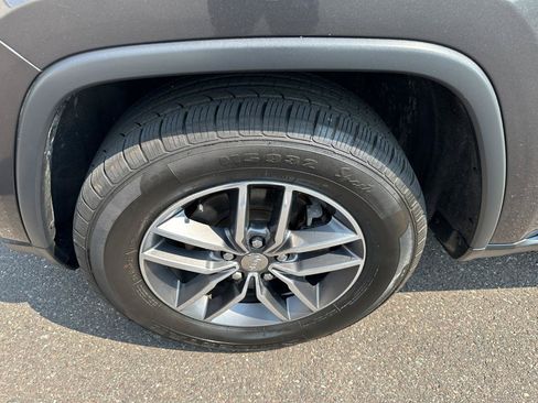 Used 2017 Jeep Grand Cherokee Limited AWD/4WD image 32