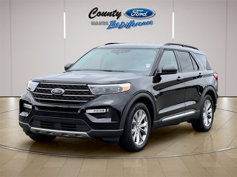 Used 2023 Ford Explorer XLT w/ Equipment Group 202A image 2