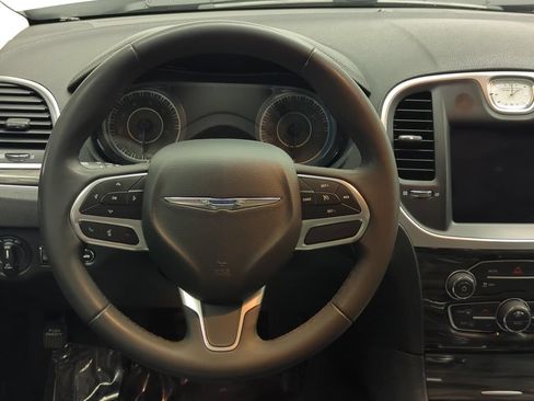 Used 2022 Chrysler 300 Touring L RWD image 22
