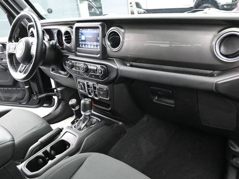 Used 2021 Jeep Gladiator Overland w/ Cold Weather Group image 25