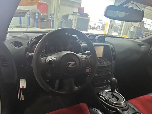 Used 2016 Nissan 370Z NISMO RWD image 5