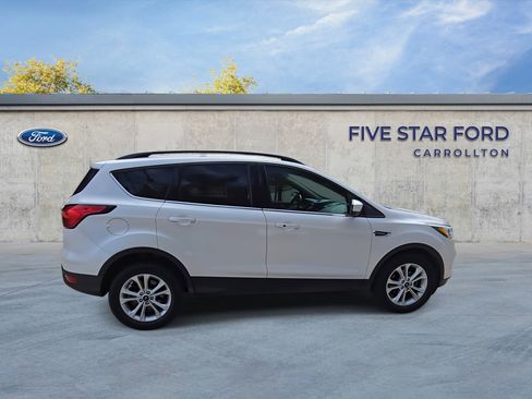 Certified 2019 Ford Escape SEL image 9