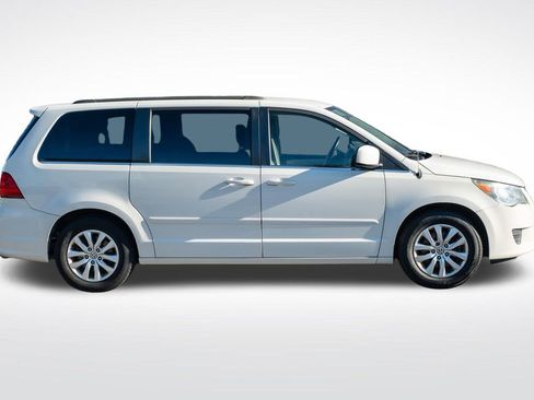 Used 2012 Volkswagen Routan SE image 7