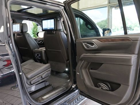 Used 2021 Chevrolet Suburban Z71 w/ Rear Media and Nav Package AWD/4WD image 56