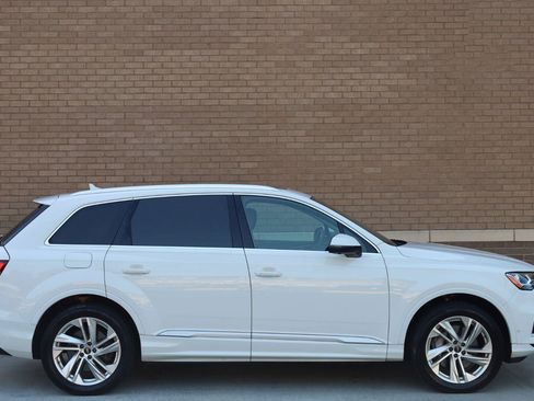 Used 2021 Audi Q7 3.0T Premium Plus AWD/4WD image 3