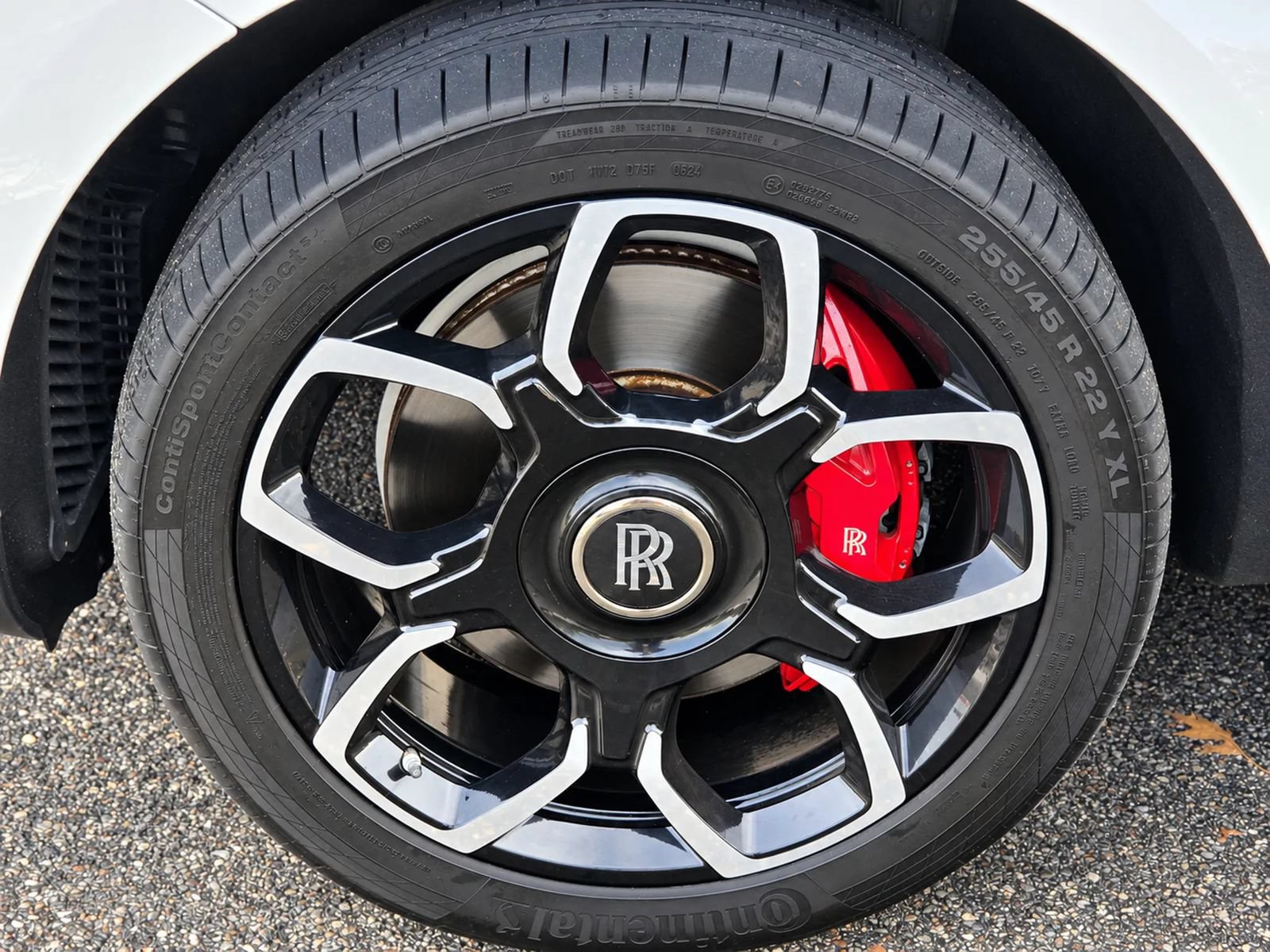 Used 2020 Rolls-Royce Cullinan Black Badge AWD/4WD image 22
