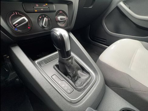 Used 2018 Volkswagen Jetta S FWD image 42