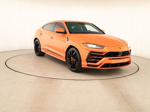 Used 2022 Lamborghini Urus image 10
