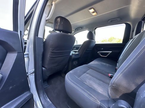 Used 2018 Nissan Titan SV w/ SV Convenience Package image 27
