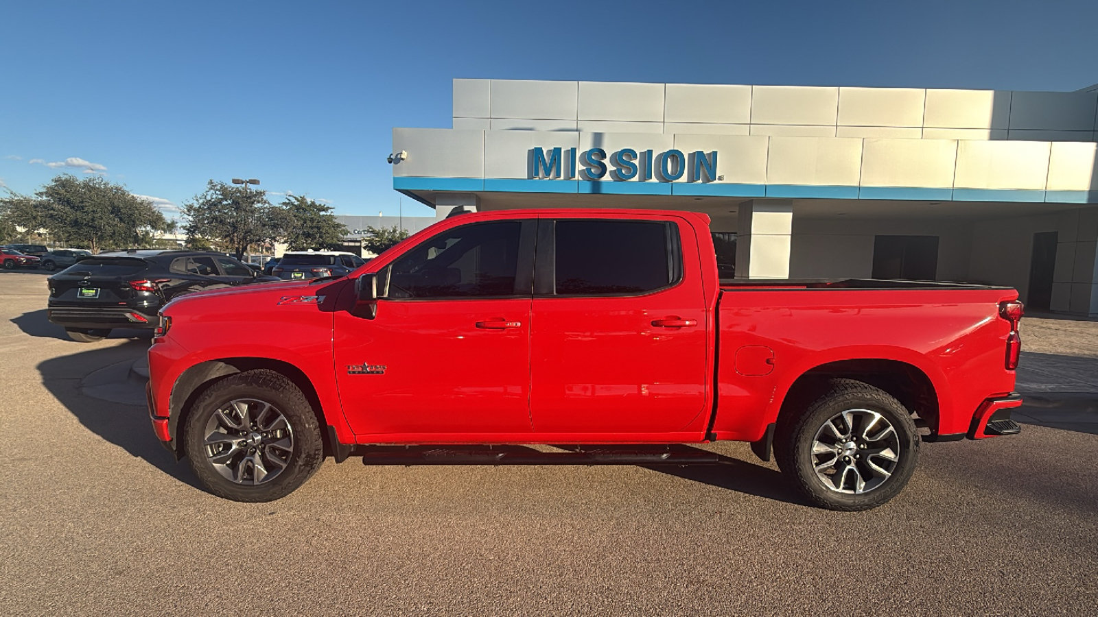 Used 2021 Chevrolet Silverado 1500 RST w/ Texas Edition Plus AWD/4WD image 2