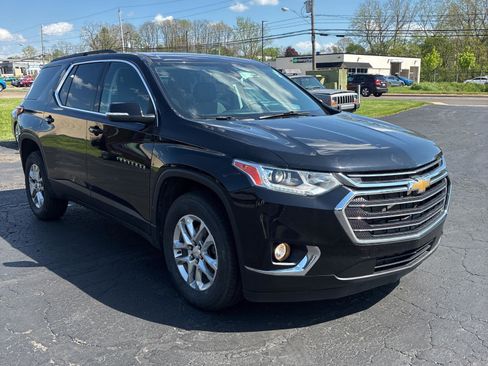 Used 2021 Chevrolet Traverse LT FWD image 1