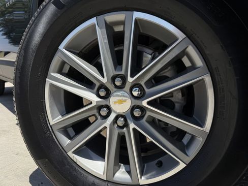 Used 2022 Chevrolet Traverse LT FWD image 10