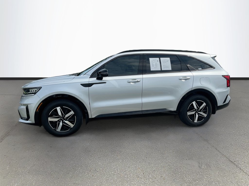Used 2022 Kia Sorento EX w/ Panoramic Sunroof Package FWD image 4
