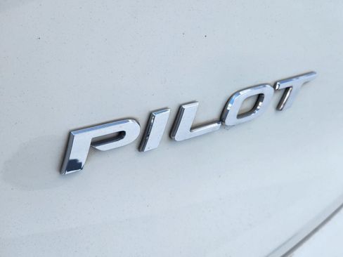 Used 2016 Honda Pilot Elite image 9