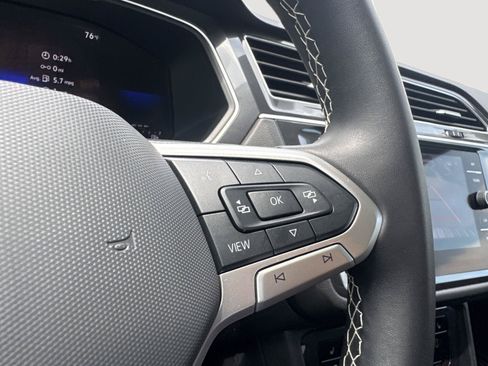 Used 2024 Volkswagen Tiguan SE w/ Panoramic Sunroof Package AWD/4WD image 22
