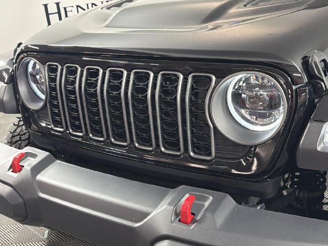Used 2025 Jeep Gladiator Rubicon w/ Convenience Group AWD/4WD image 32