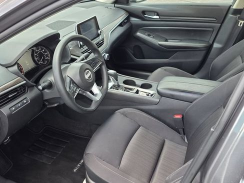 Used 2025 Nissan Altima 2.5 SV FWD image 18