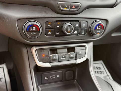 Certified 2024 GMC Terrain SLE w/ Driver Convenience Package AWD/4WD image 33
