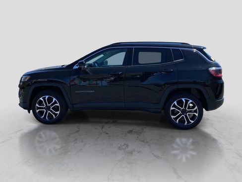 Certified 2022 Jeep Compass Limited AWD/4WD image 2