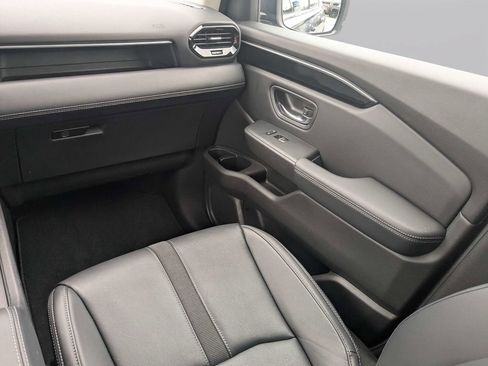 Used 2023 Honda Pilot Touring image 17