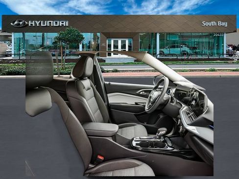 Used 2025 Chevrolet Trax LT FWD image 18