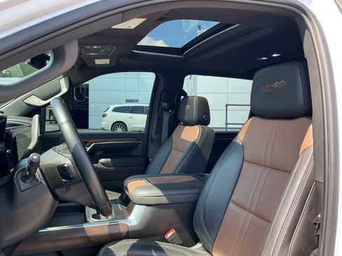 Certified 2024 Chevrolet Silverado 3500 High Country w/ LPO, Dark Essentials Package AWD/4WD image 7