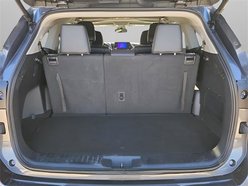 Used 2024 Toyota Highlander XLE image 32