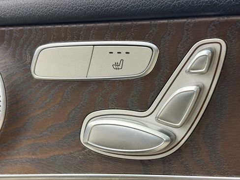 Used 2019 Mercedes-Benz GLC 300 4MATIC image 27