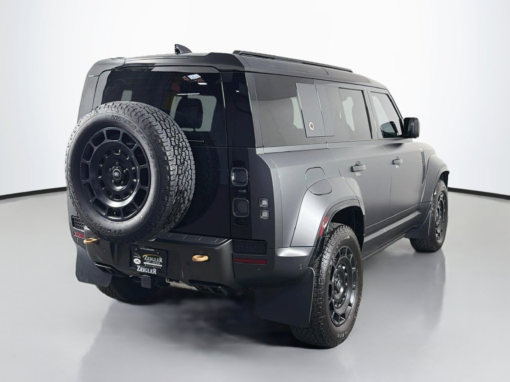 Used 2025 Land Rover Defender 110 AWD/4WD image 5