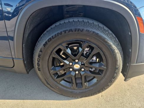 Used 2023 Chevrolet Traverse LS FWD image 10