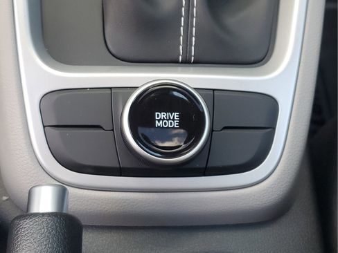 Used 2025 Hyundai Venue SEL FWD image 23
