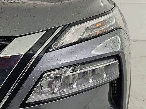 Used 2021 Nissan Rogue SV image 10