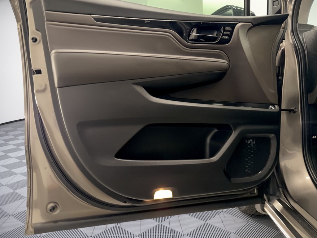 Used 2018 Honda Odyssey Elite image 14
