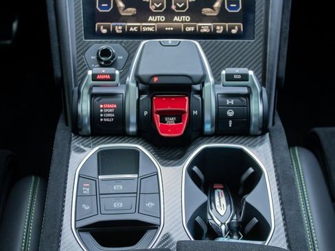 Used 2024 Lamborghini Urus Performante AWD/4WD image 21